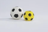 Beeztees Latex voetbal zwart/wit groot