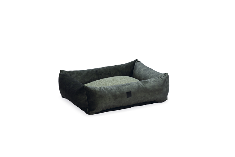 Designed by Lotte hondenmand Yndis Groen  80 x 70 x 22 cm